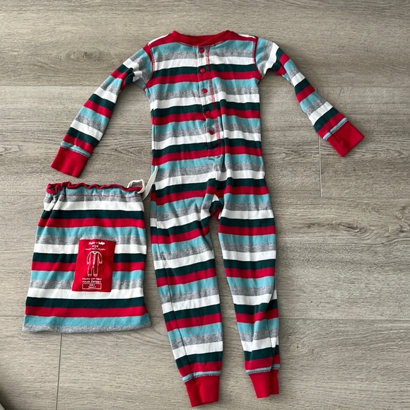 3 Pairs Toddler Pajamas- 2T - Picture 2 of 10